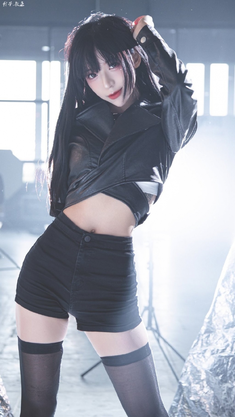 黑丝美女细腰美腿性感火辣图片