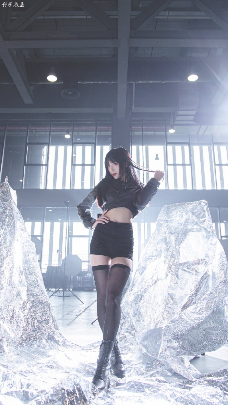 黑丝美女细腰美腿性感火辣图片