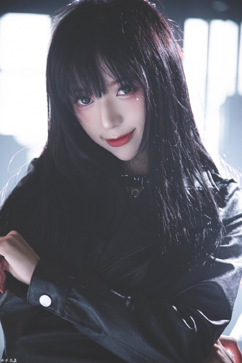 黑丝美女细腰美腿性感火辣图片