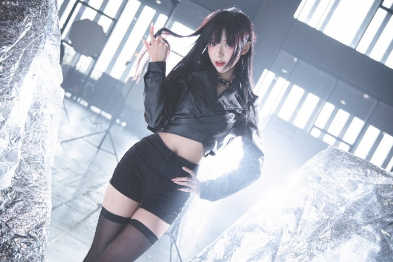 黑丝美女细腰美腿性感火辣图片