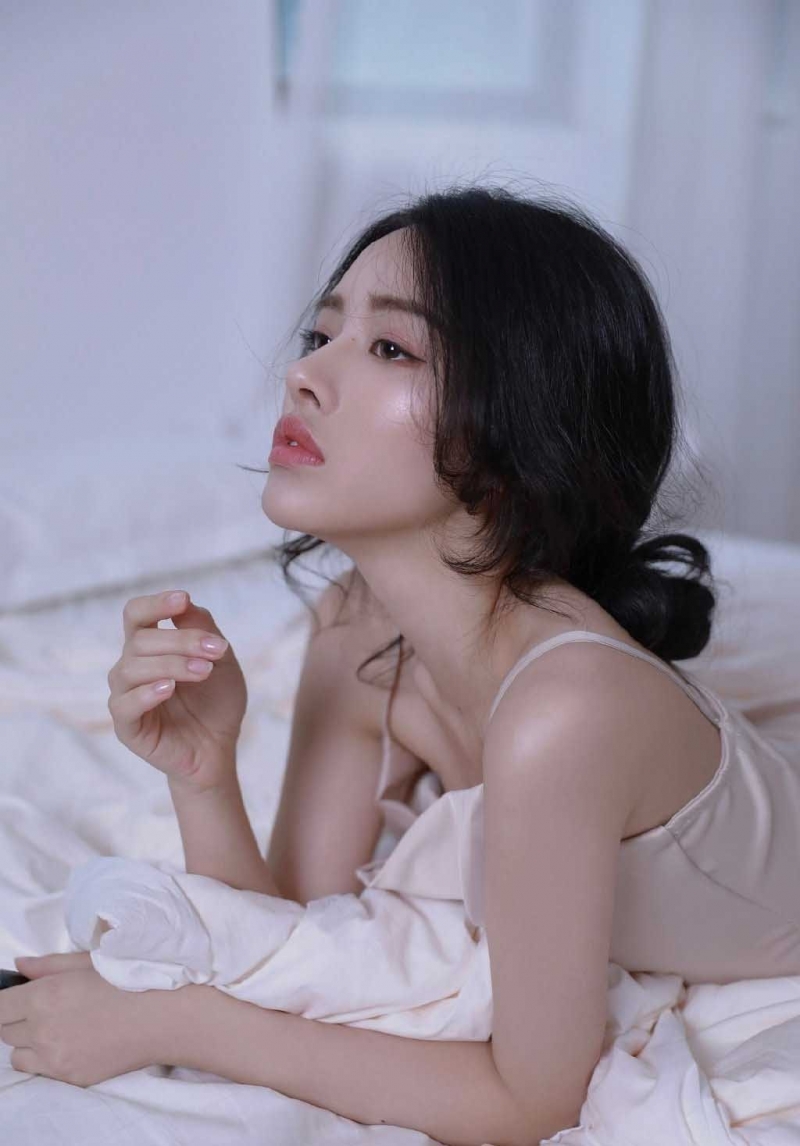 美女御姐吊带睡裙真空诱惑套图