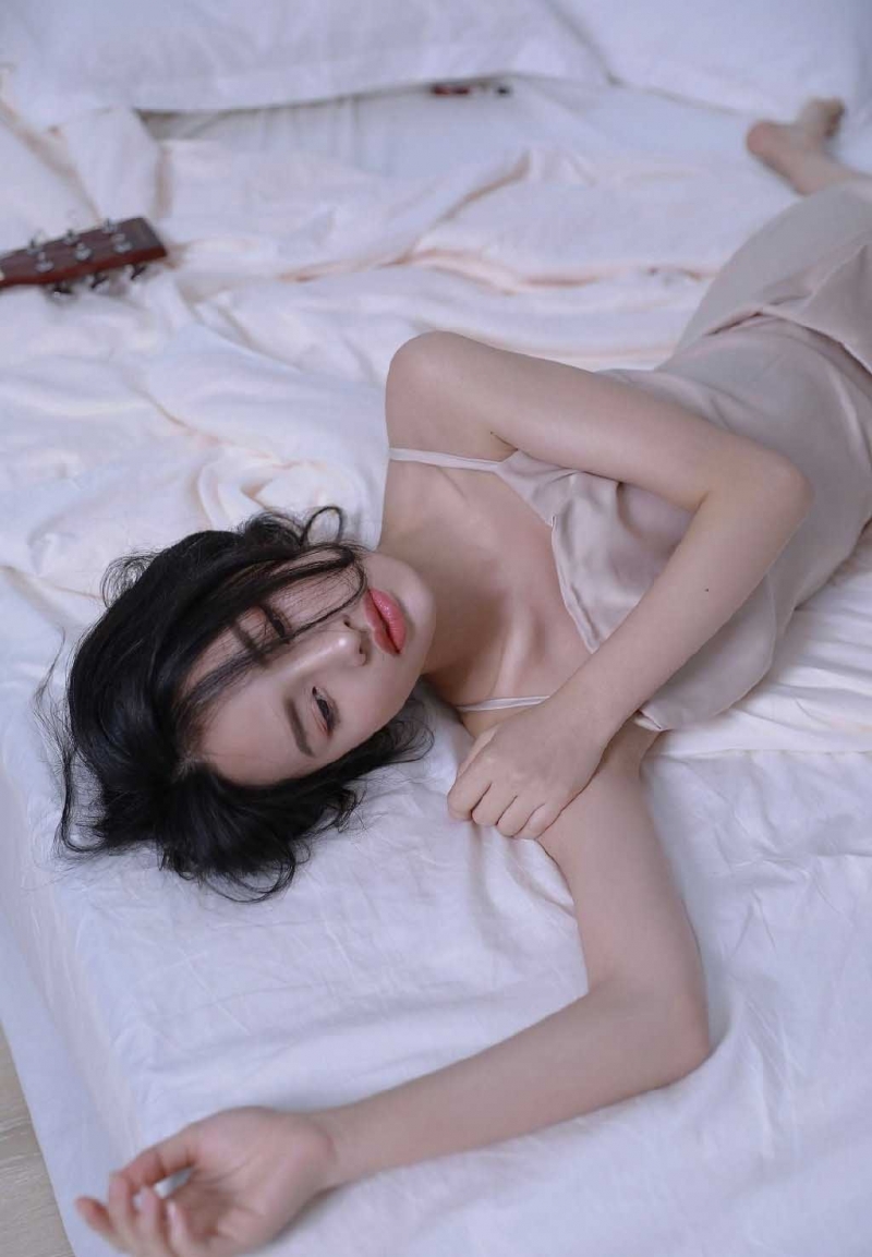 美女御姐吊带睡裙真空诱惑套图