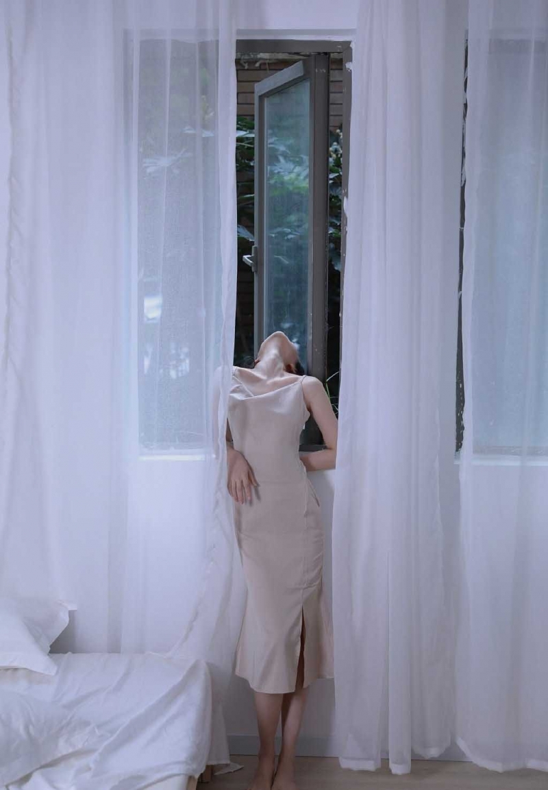 美女御姐吊带睡裙真空诱惑套图