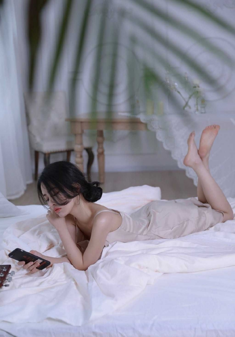 美女御姐吊带睡裙真空诱惑套图