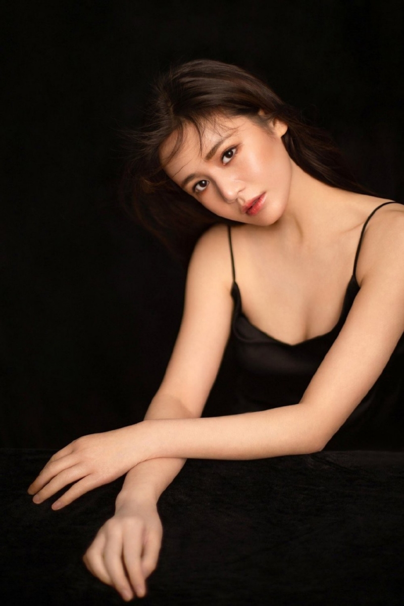 宅男女神低胸吊裙深沟美乳套图