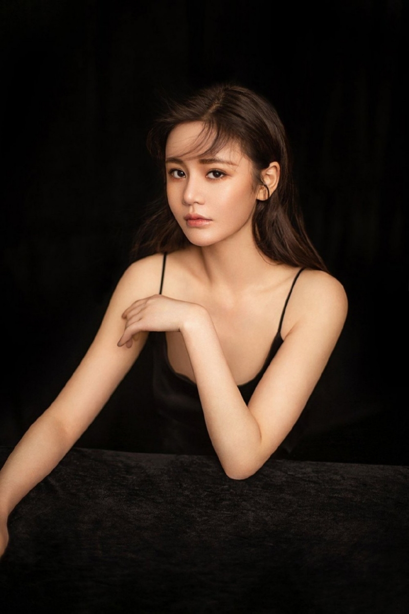 宅男女神低胸吊裙深沟美乳套图