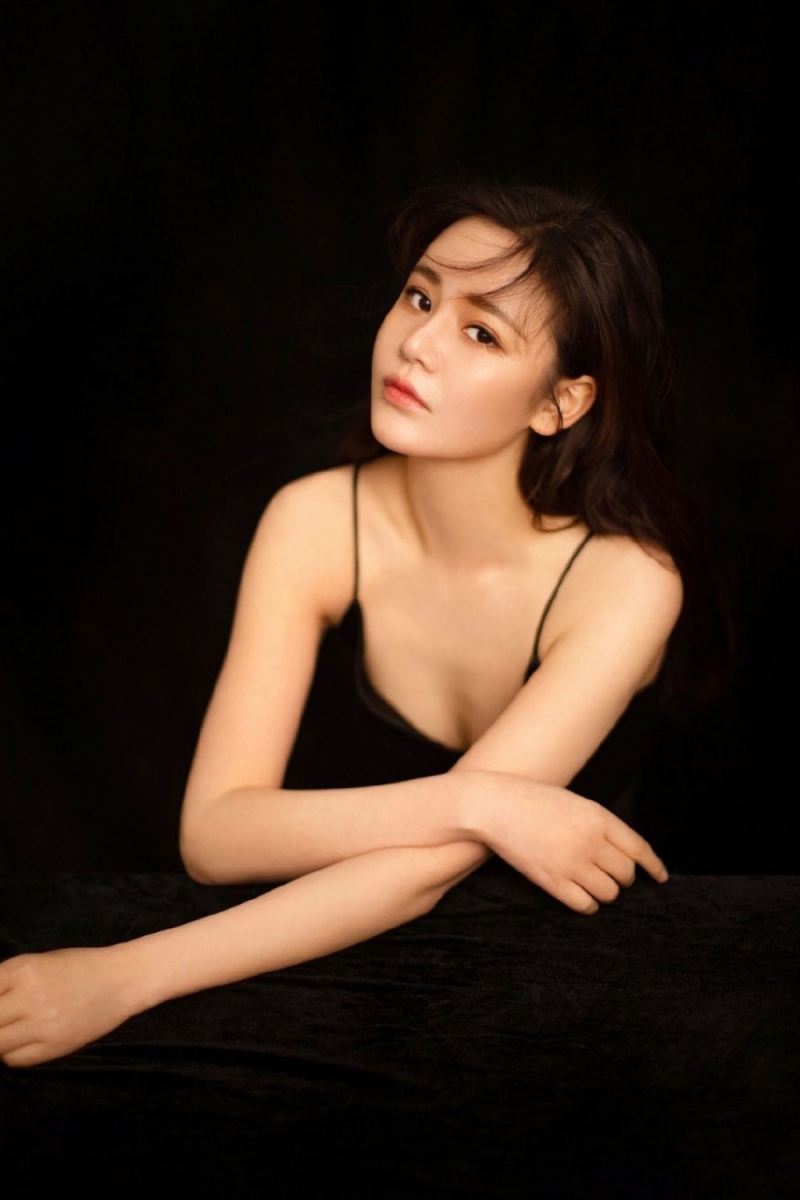 宅男女神低胸吊裙深沟美乳套图