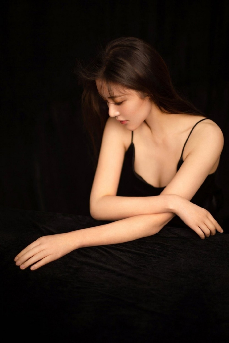 宅男女神低胸吊裙深沟美乳套图