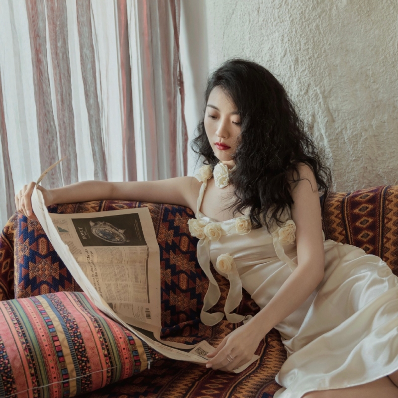 性感美女吊带睡裙极品销魂写真