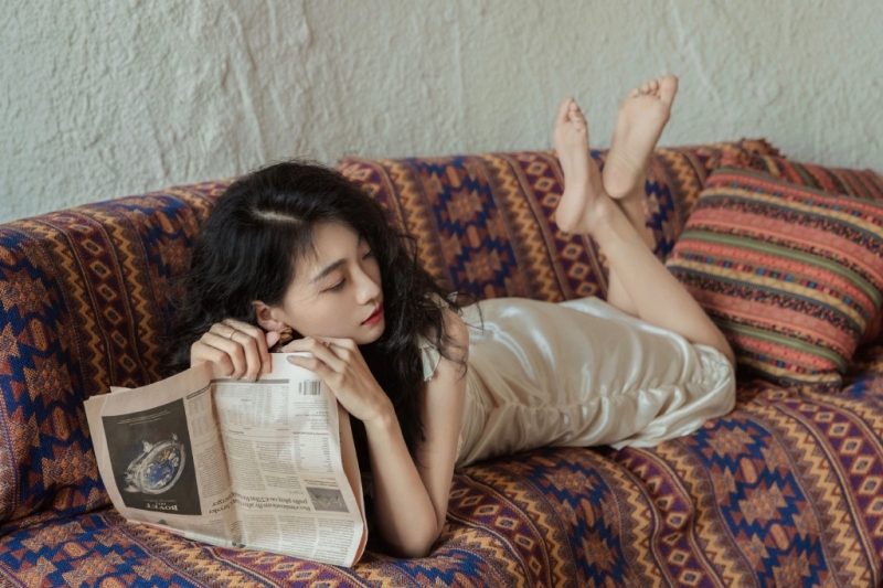 性感美女吊带睡裙极品销魂写真