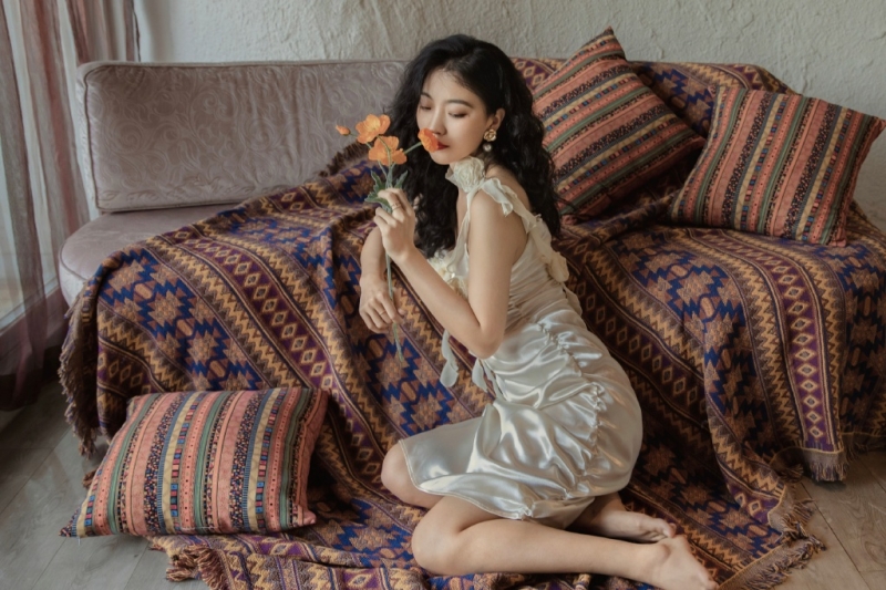 性感美女吊带睡裙极品销魂写真