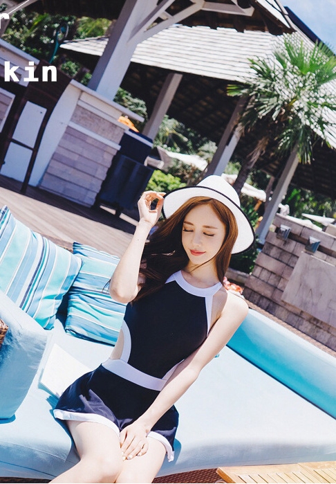 性感比基尼美女火辣大长腿图片