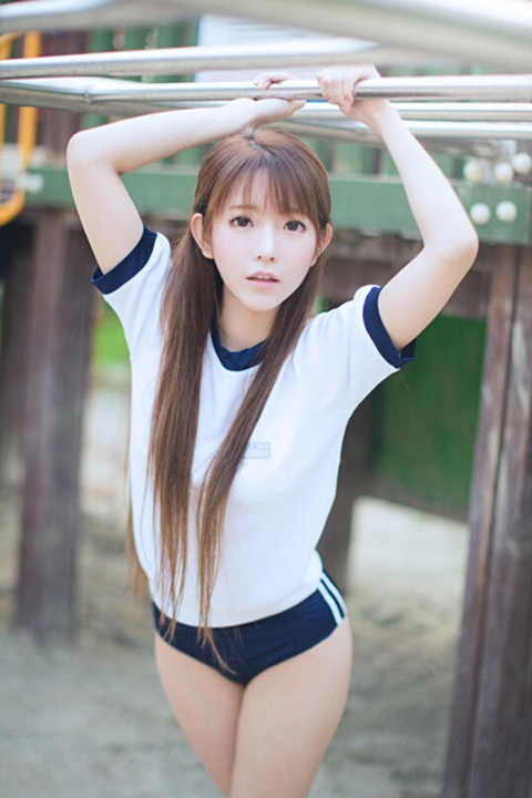 体操服学生妹美腿翘臀诱惑私拍