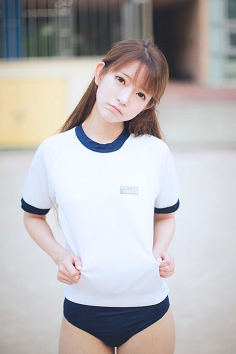 体操服学生妹美腿翘臀诱惑私拍