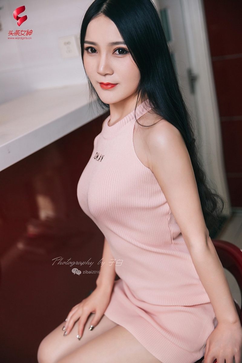 性感短裙美女少妇前凸后翘图片