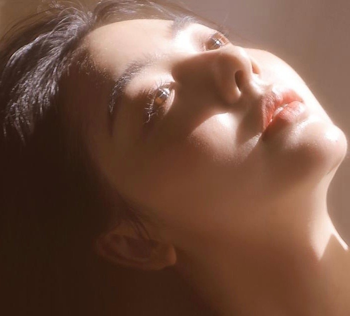 性感熟女白嫩酥胸真空诱惑套图