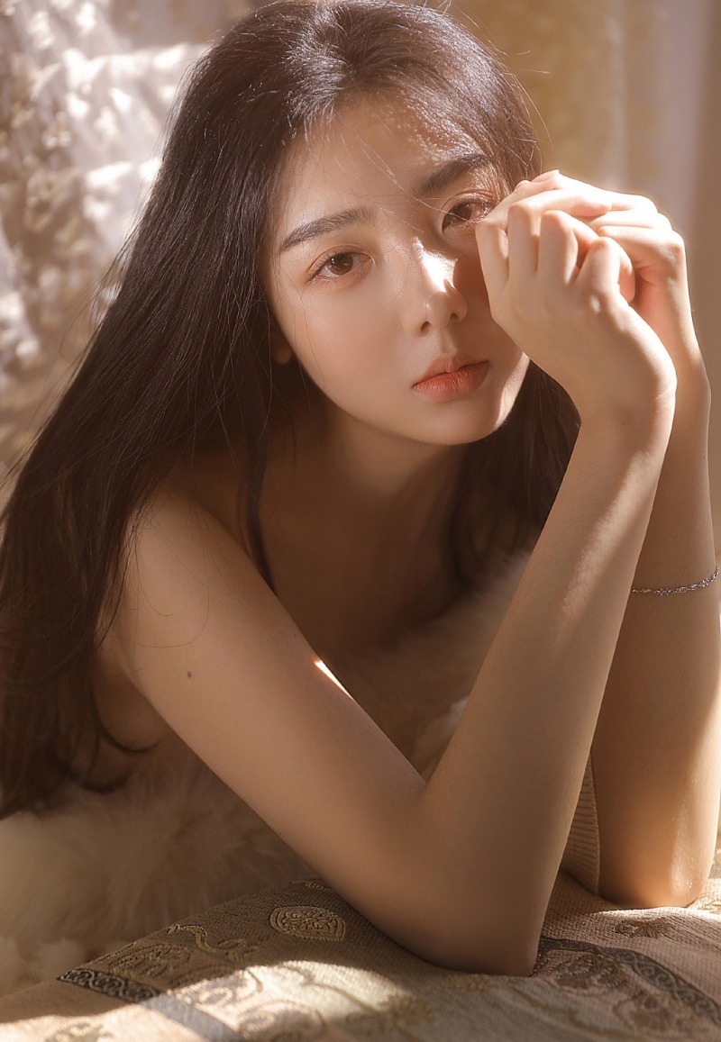 性感熟女白嫩酥胸真空诱惑套图