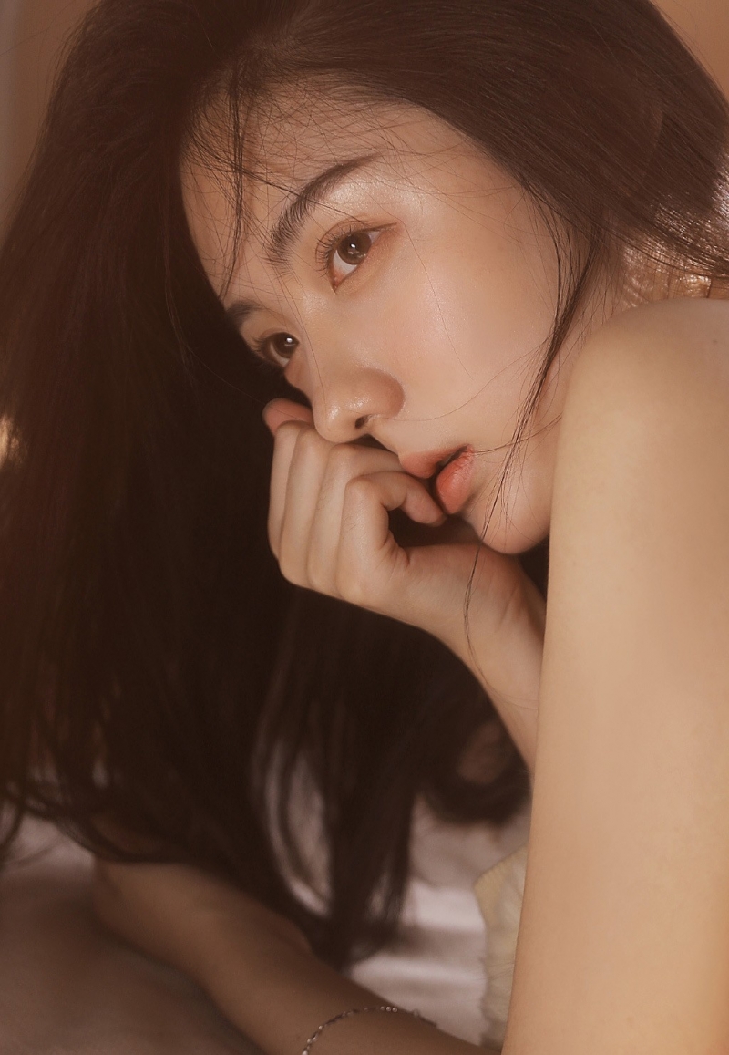 性感熟女白嫩酥胸真空诱惑套图