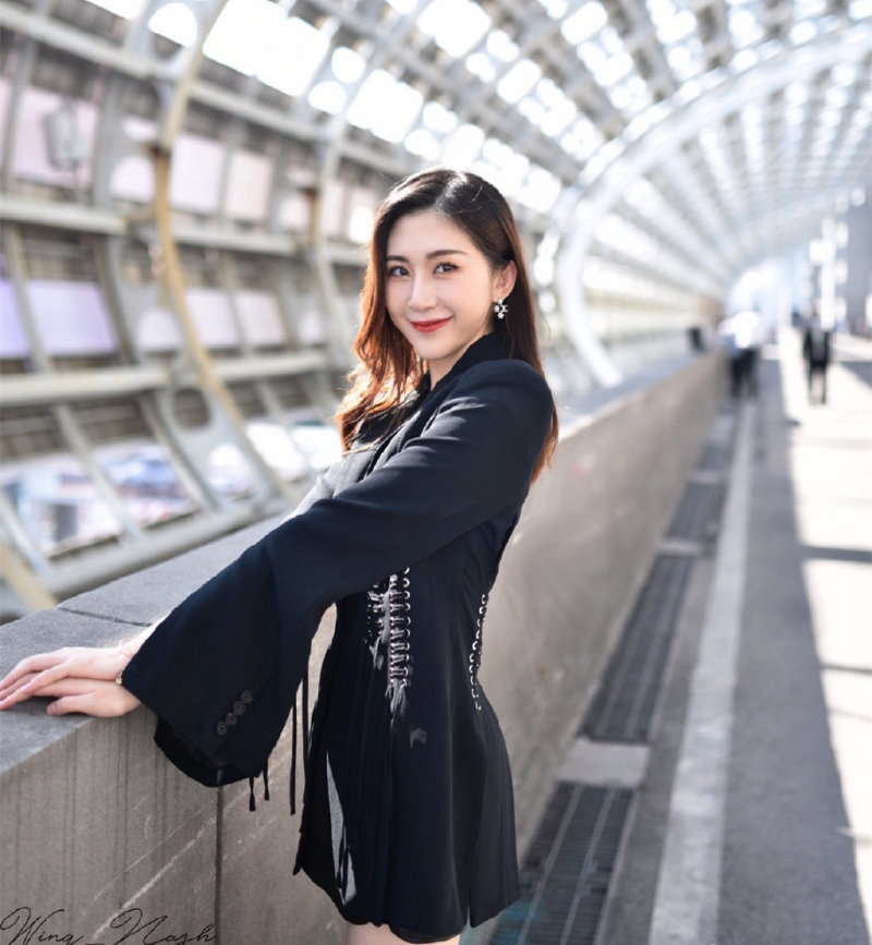 气质美女嫩模美腿诱惑街拍写真