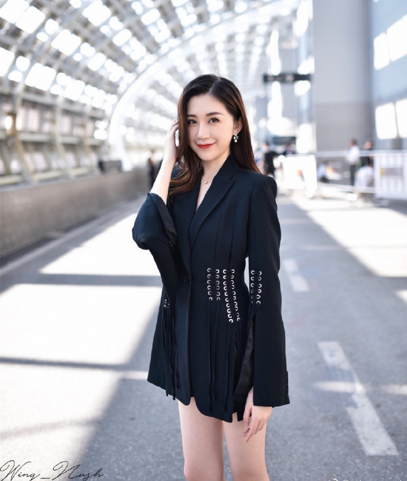 气质美女嫩模美腿诱惑街拍写真