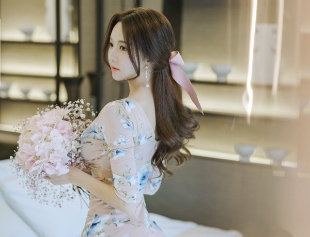 极品尤物酥胸翘臀前凸后翘私拍