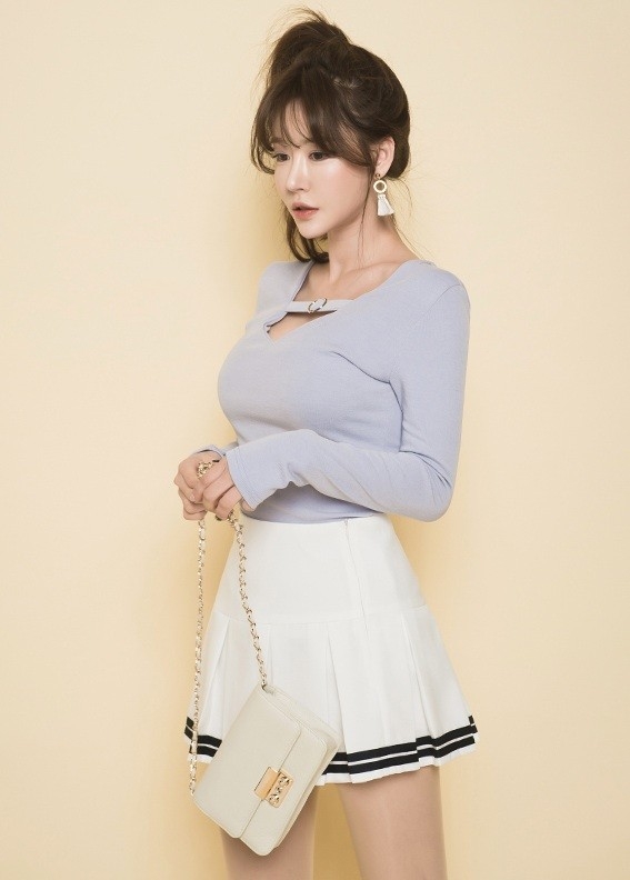 性感超短裙美女大长腿诱惑写真