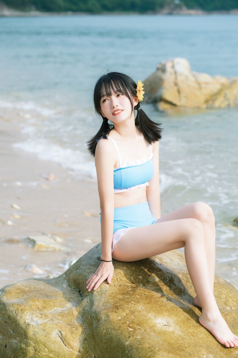 性感美少女比基尼泳衣沙滩写真