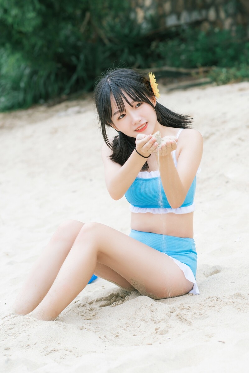 性感美少女比基尼泳衣沙滩写真