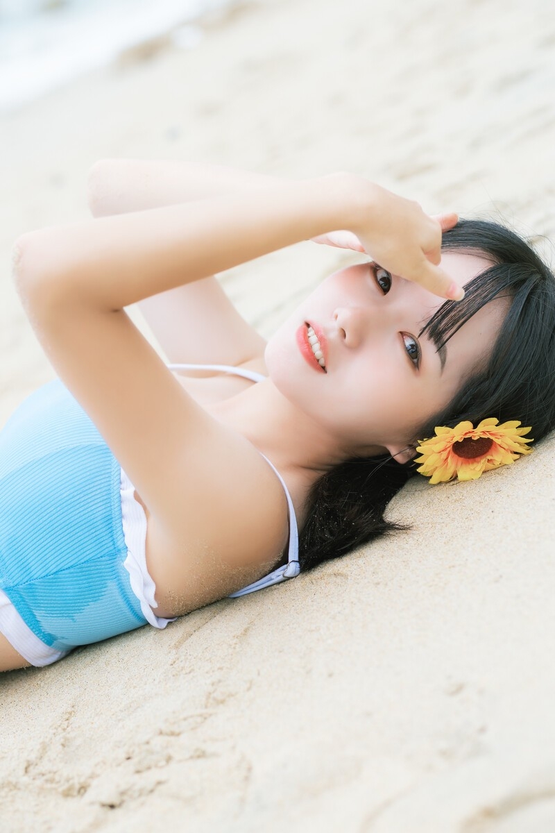 性感美少女比基尼泳衣沙滩写真