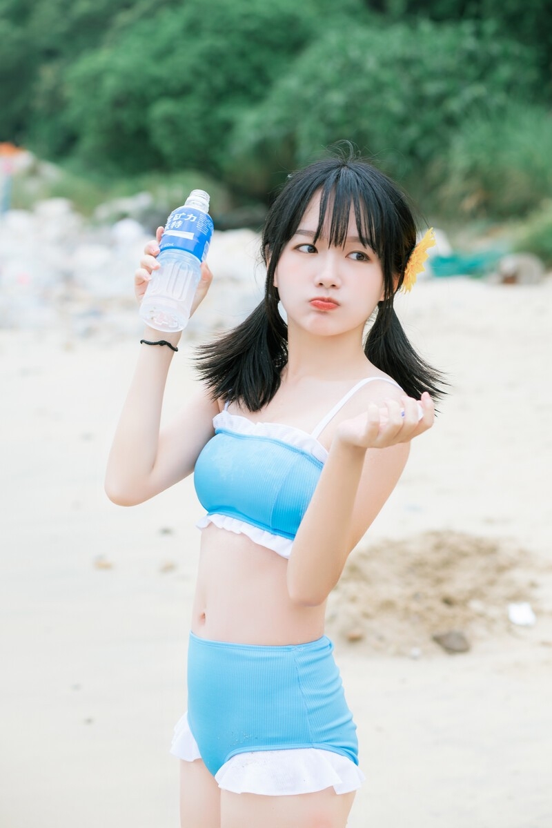 性感美少女比基尼泳衣沙滩写真