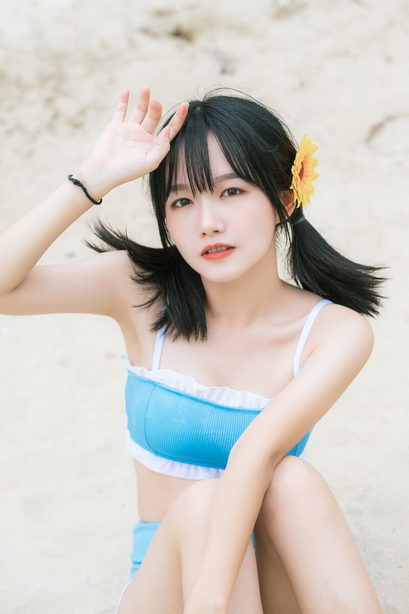 性感美少女比基尼泳衣沙滩写真