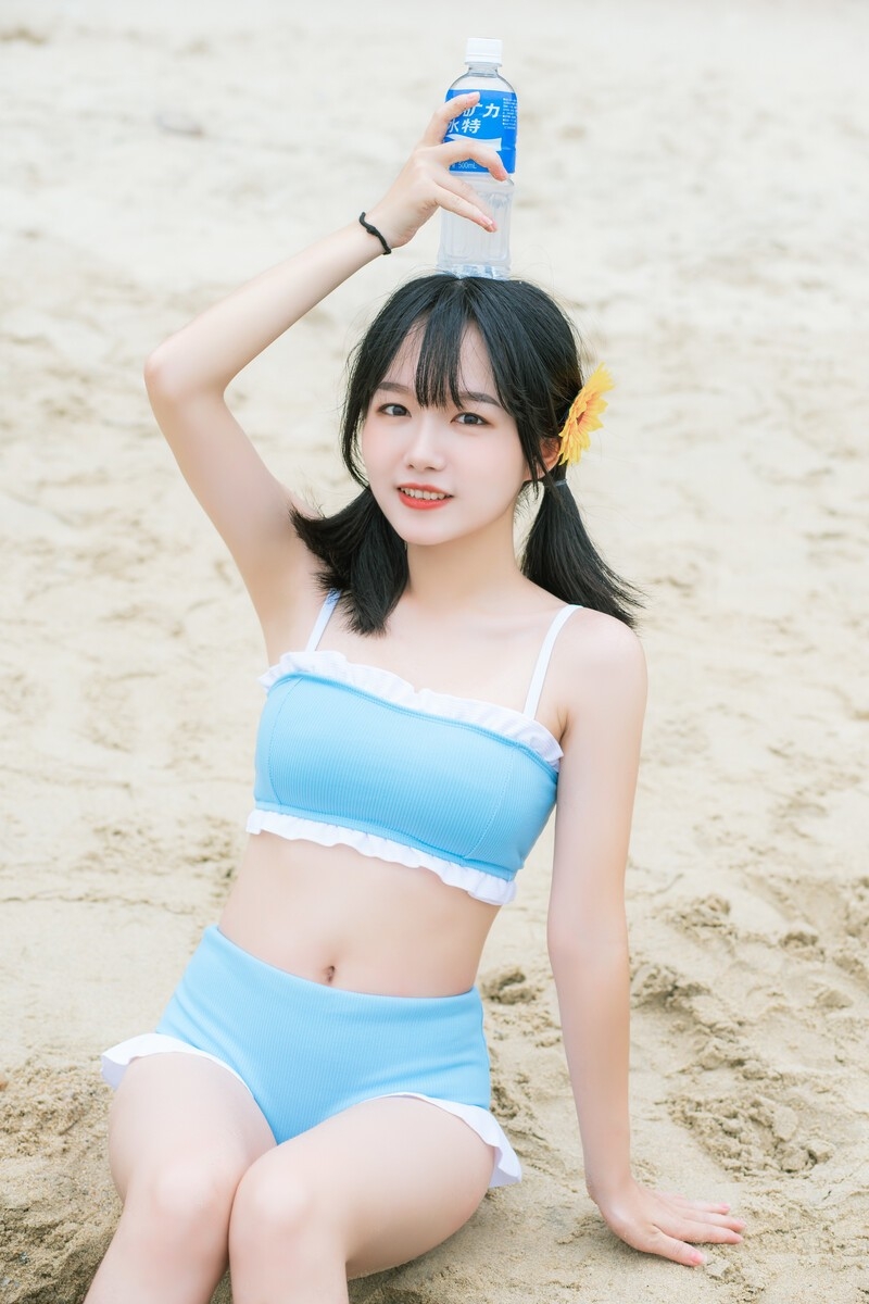 性感美少女比基尼泳衣沙滩写真