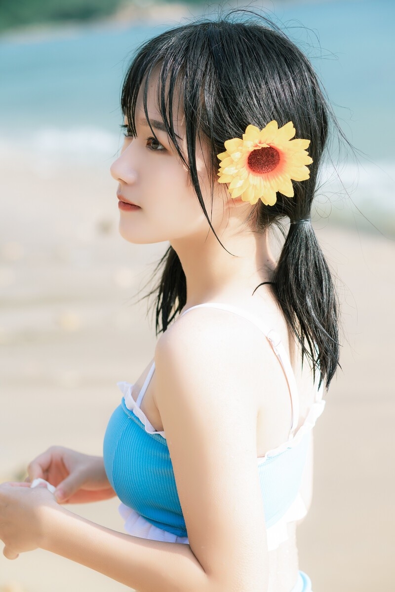 性感美少女比基尼泳衣沙滩写真