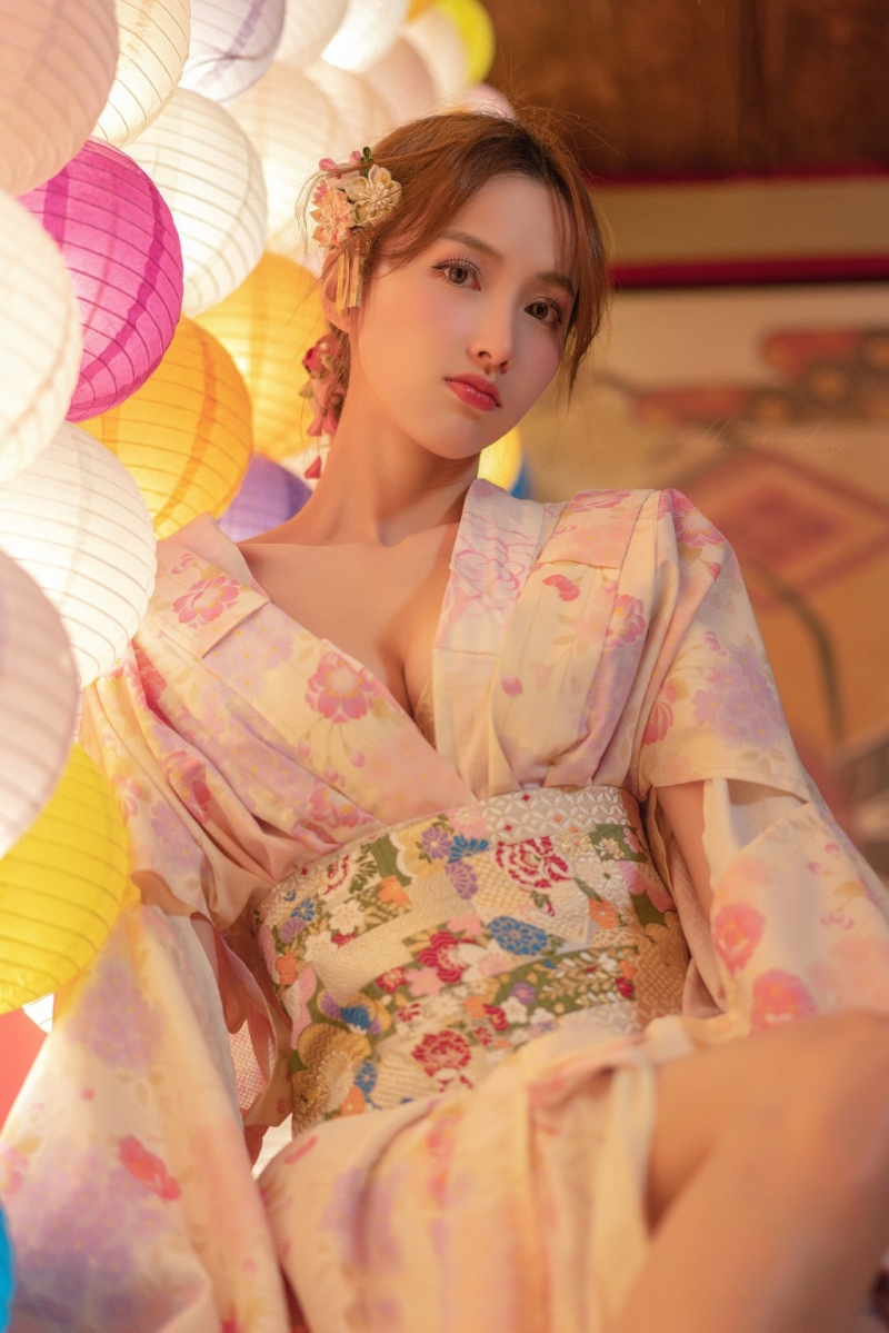 性感和服美女深沟美乳诱惑私拍