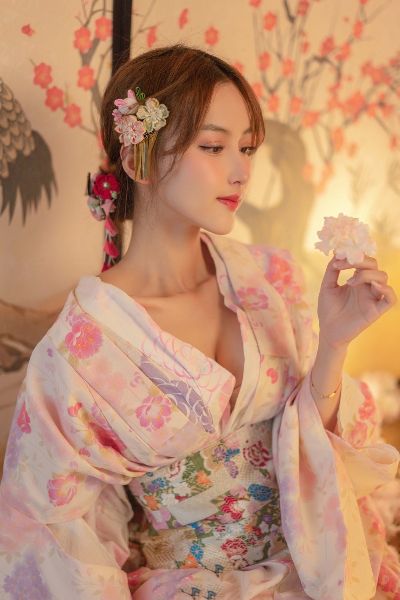 性感和服美女深沟美乳诱惑私拍