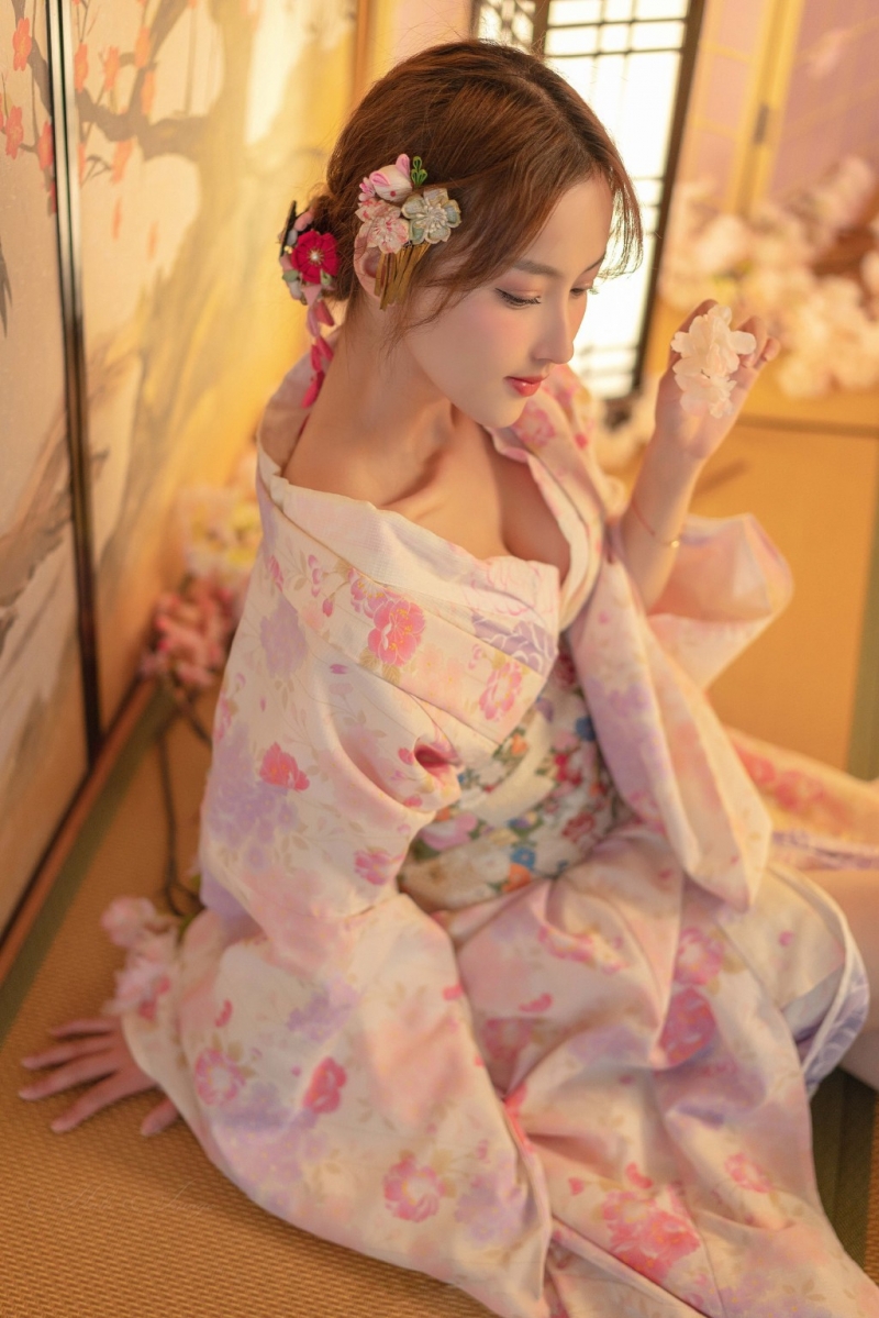 性感和服美女深沟美乳诱惑私拍