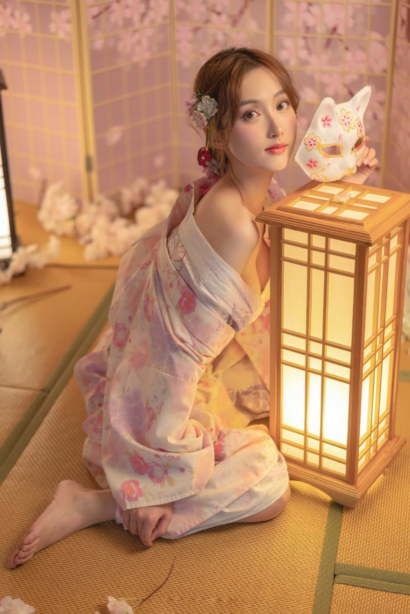 性感和服美女深沟美乳诱惑私拍