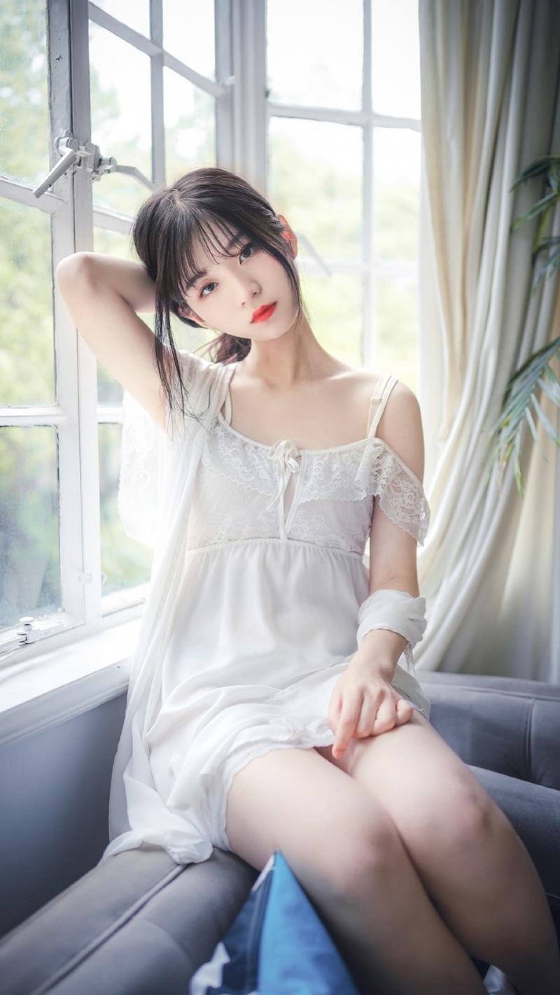 性感熟女吊带睡裙极品透视套图