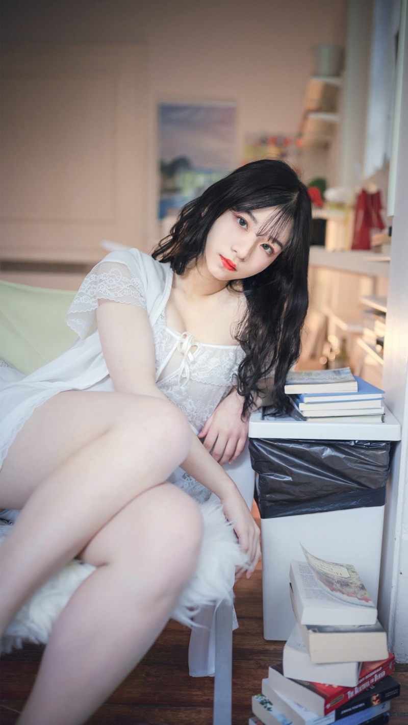 性感熟女吊带睡裙极品透视套图