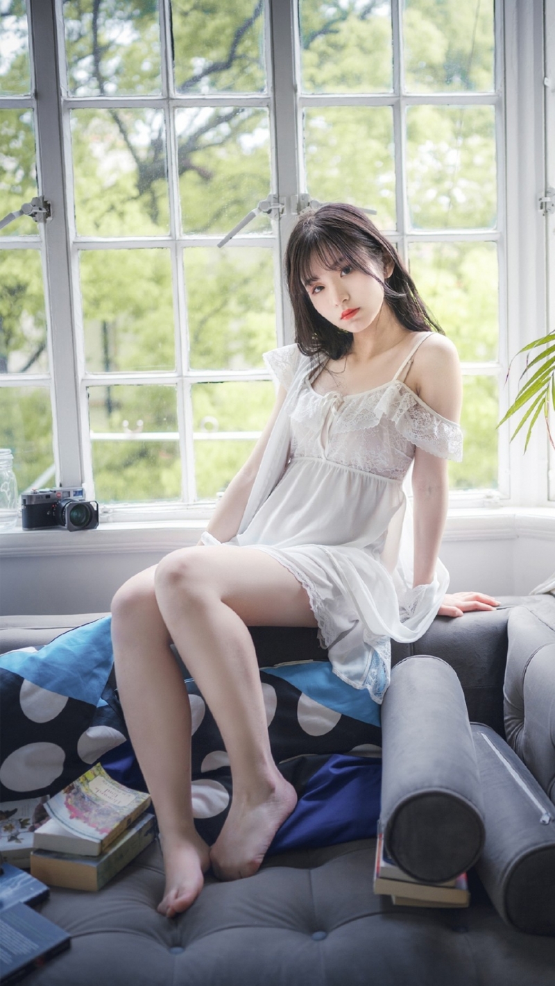 性感熟女吊带睡裙极品透视套图