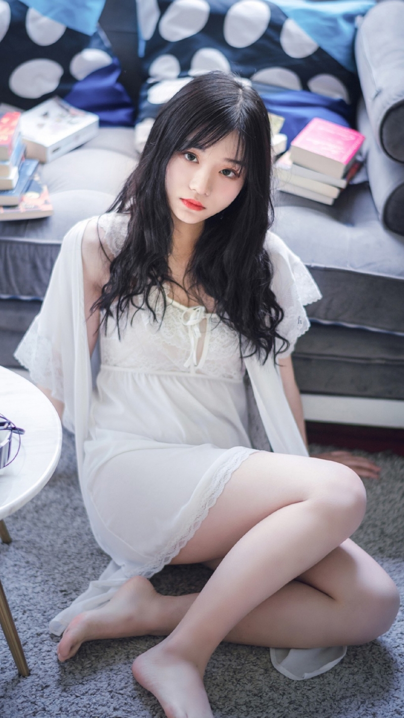 性感熟女吊带睡裙极品透视套图