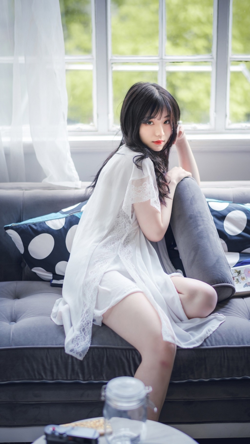 性感熟女吊带睡裙极品透视套图