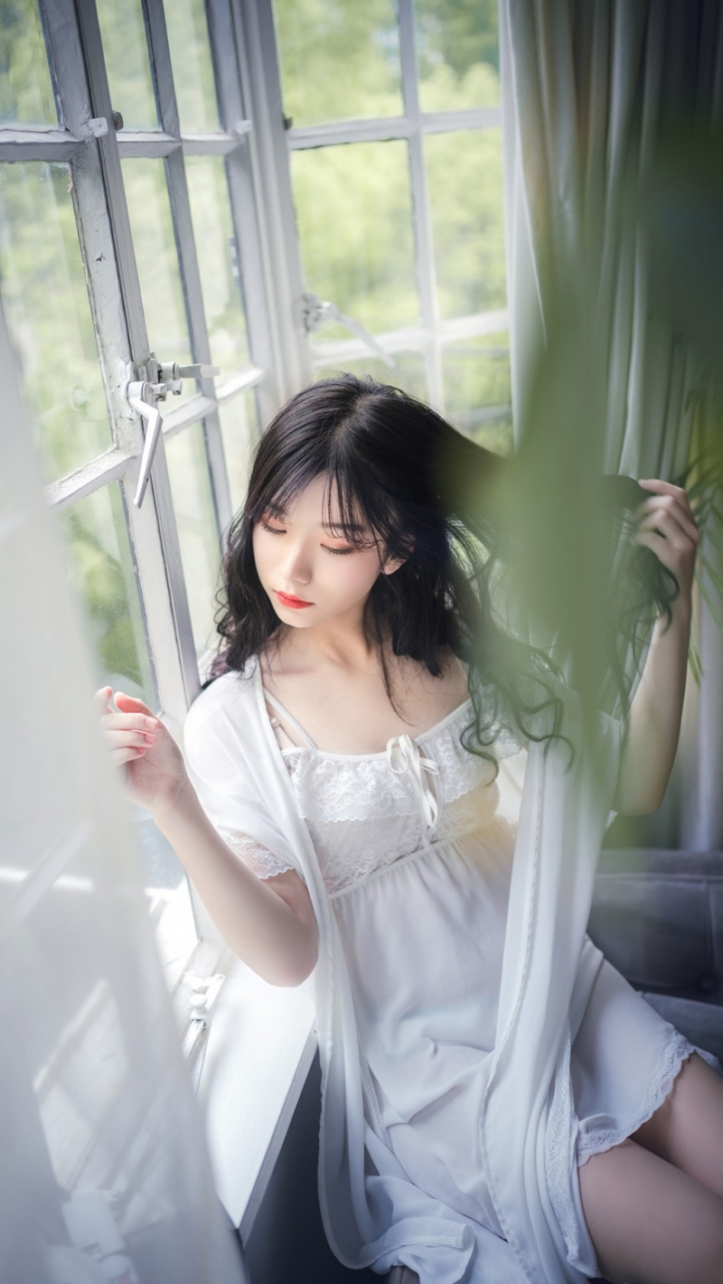 性感熟女吊带睡裙极品透视套图