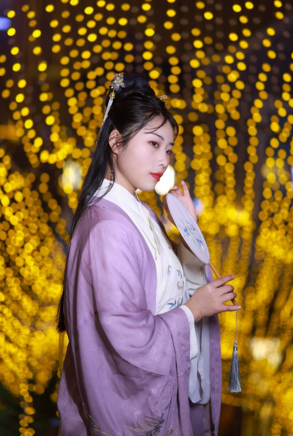 古装美女精致侧颜唯美夜景写真