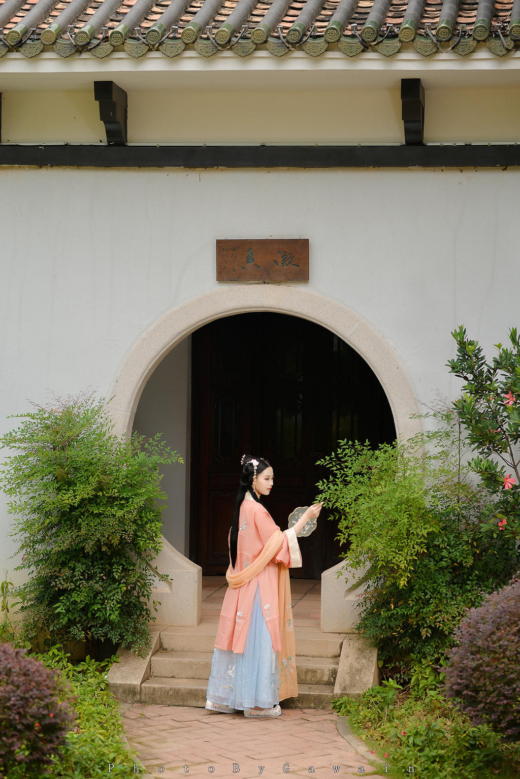 长发及腰古装美女清秀绝俗写真