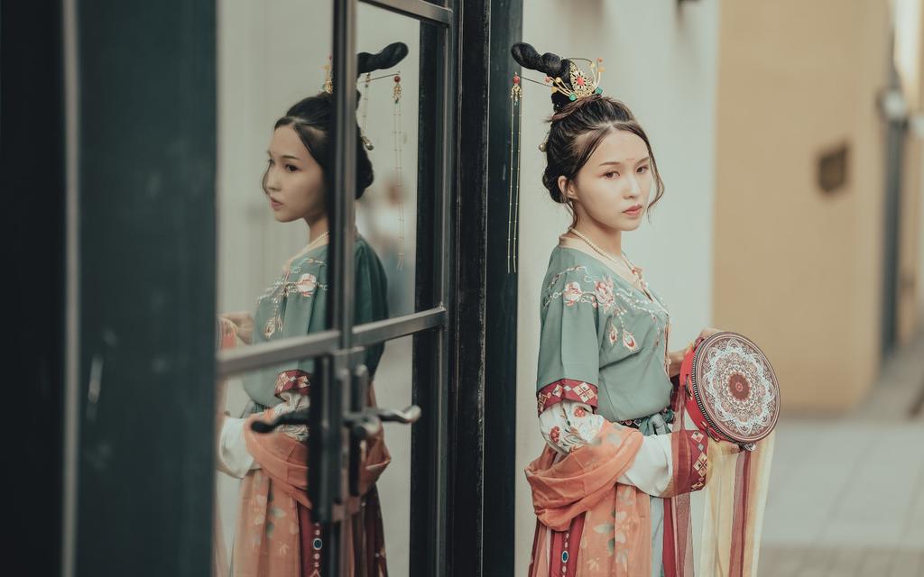 国风古韵敦煌美女翩翩起舞写真