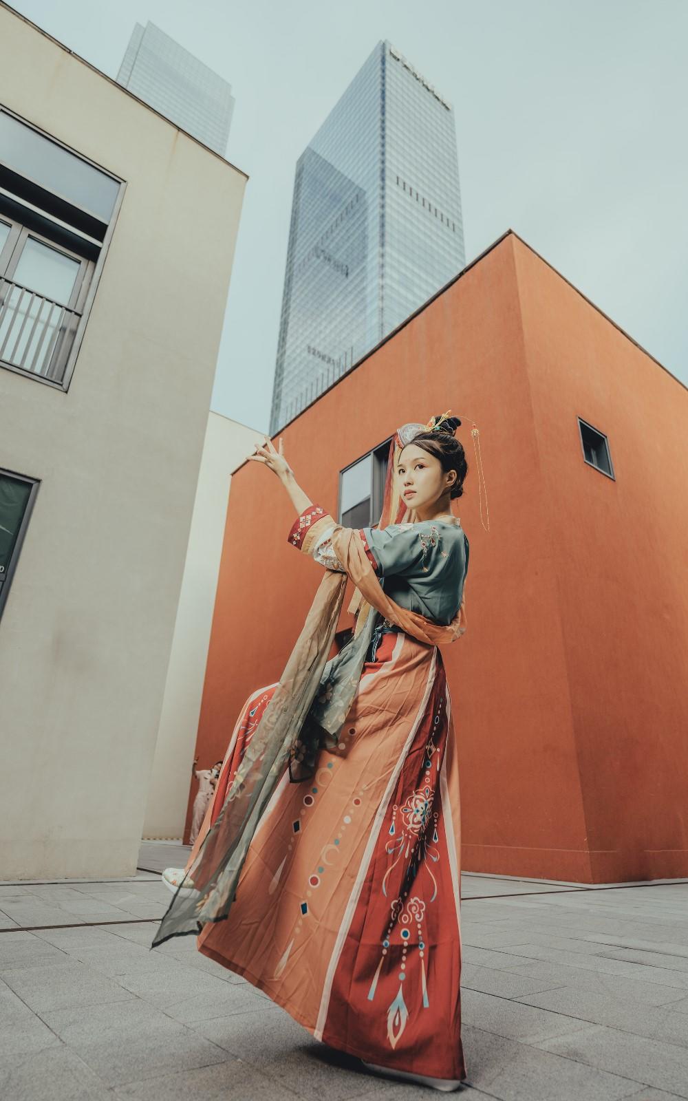 国风古韵敦煌美女翩翩起舞写真