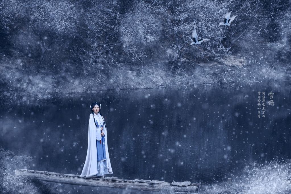 白衣古装美女漫天白雪唯美写真
