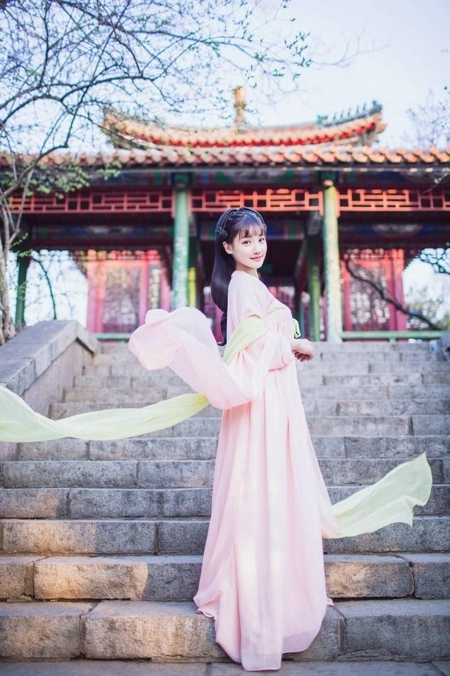 粉嫩迷人古装美女清新唯美写真