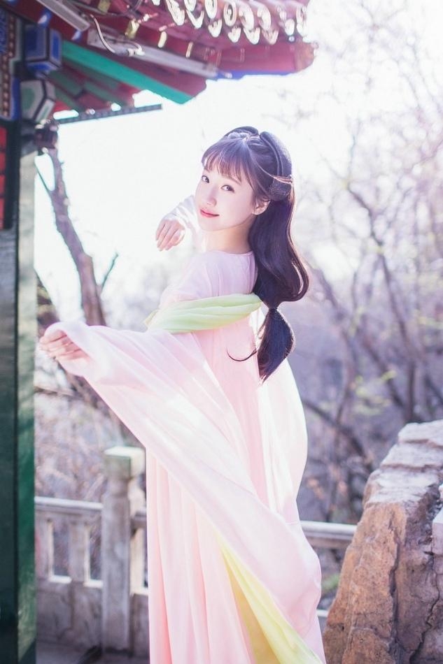 粉嫩迷人古装美女清新唯美写真
